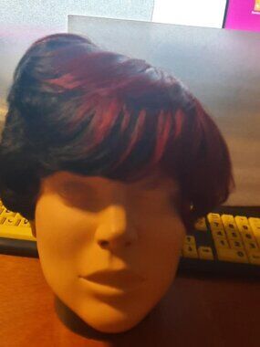 NEW ! Black Short Wig Wine Highlight